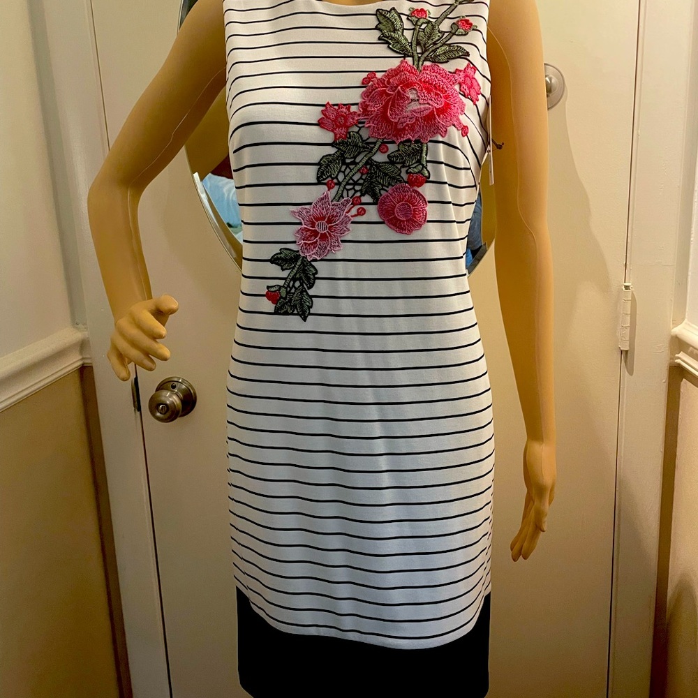 IVANKA TRUMP Size 6 NWT Sleeveless dress